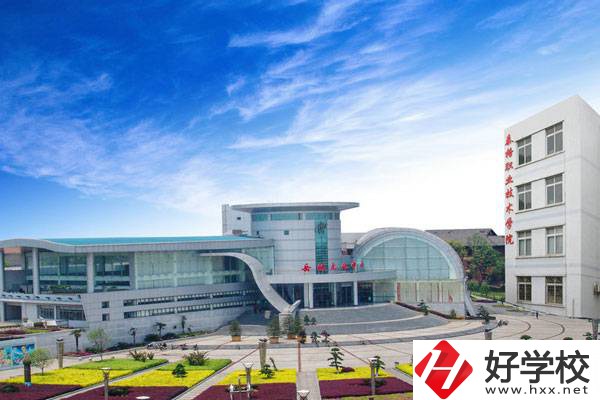 泰格林紙技工學(xué)校有哪些辦學(xué)優(yōu)勢(shì)？