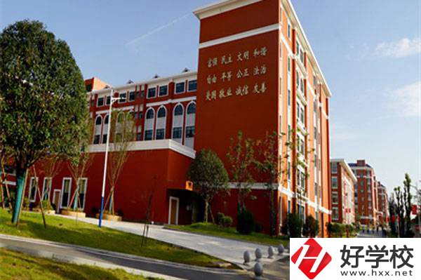 湖南醫(yī)藥職業(yè)中等專業(yè)學(xué)校的招生專業(yè)有哪些？學(xué)費貴不貴？