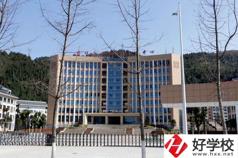 保靖縣中等職業(yè)技術(shù)學(xué)校好不好？有什么招生專業(yè)？