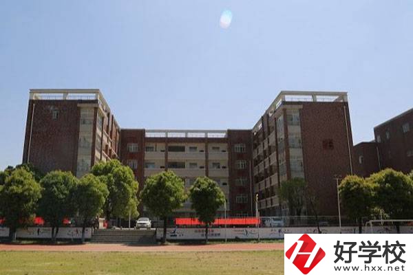 岳陽(yáng)市高級(jí)技工學(xué)校開(kāi)設(shè)了哪些熱門(mén)專(zhuān)業(yè)？