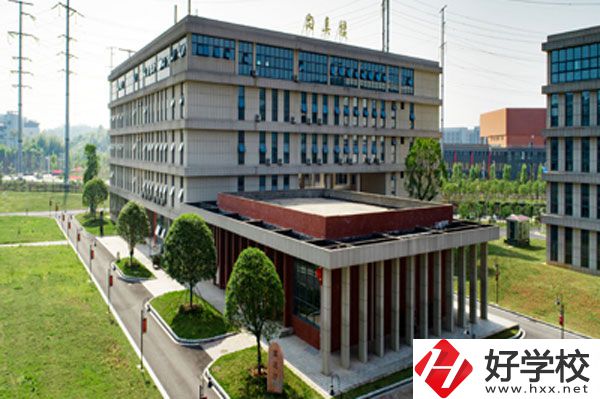 株洲讀電子商務(wù)專業(yè)選哪個(gè)中專好？