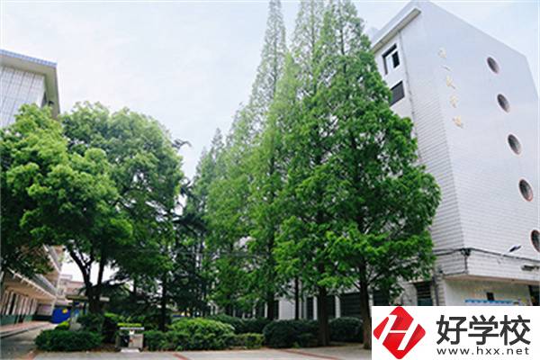 邵陽(yáng)工業(yè)學(xué)校的地址在哪里？有哪些乘車路線？