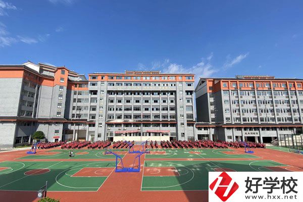 湖南懷化商業(yè)學校是中專嗎？學校環(huán)境好不好？
