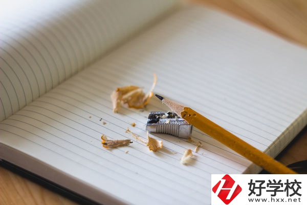 湖南省芷江師范學(xué)校辦學(xué)地址在哪兒？