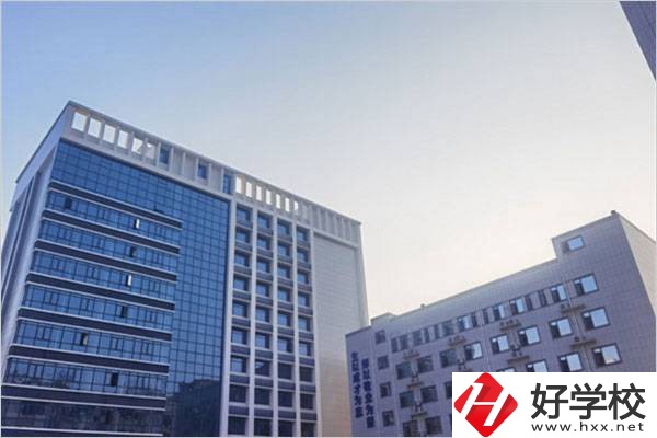湖南辦學(xué)條件好的民辦技校有哪些？學(xué)費(fèi)多少錢一年？