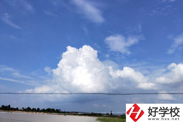 婁底市衛(wèi)生學(xué)校有哪些專業(yè)？就業(yè)方向如何？