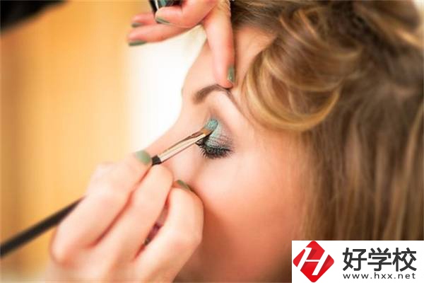 在湖南女生讀技校學什么專業(yè)最吃香？就業(yè)前景怎么樣？