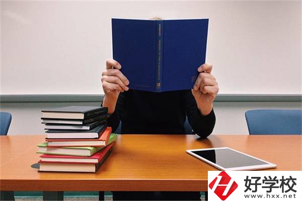 湖南初中畢業(yè)成績非常差選什么學校好？還有前途嗎？