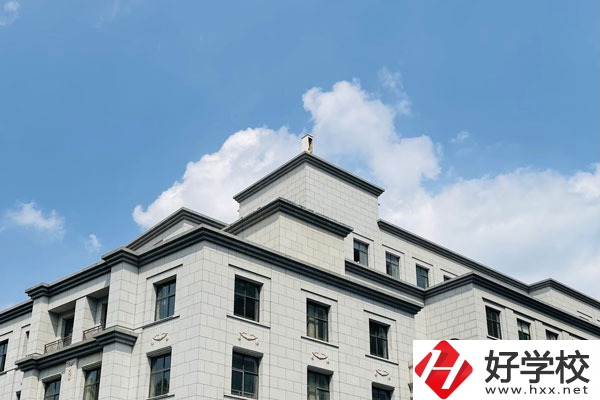 麻陽苗族自治縣職業(yè)學校宿舍和食堂環(huán)境怎么樣？