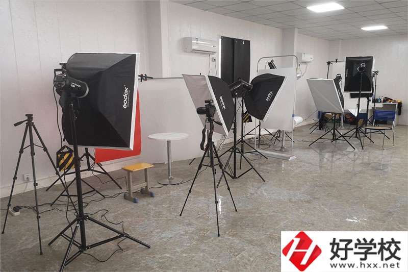 邵陽市中南科技職業(yè)學(xué)校哪個專業(yè)就業(yè)前景好？
