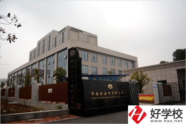 邵陽什么中專能招往屆生？往屆生還有機(jī)會(huì)上學(xué)嗎？