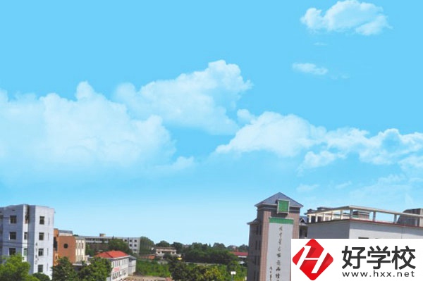 益陽市衛(wèi)生職業(yè)技術(shù)學(xué)校是公辦的嗎？宿舍條件怎么樣？