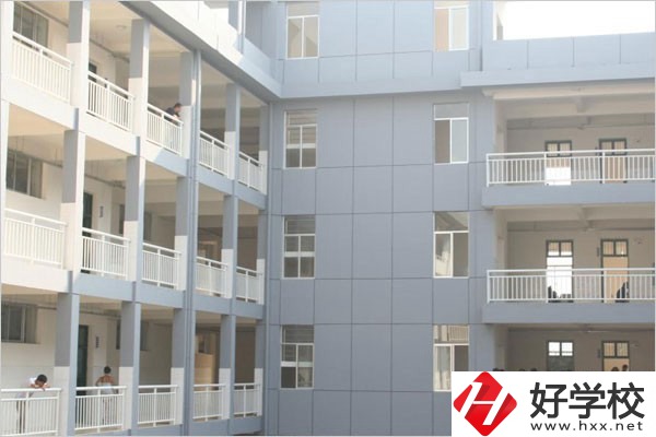 張家界有沒有招往屆生、插班生、轉(zhuǎn)學(xué)生的職校？