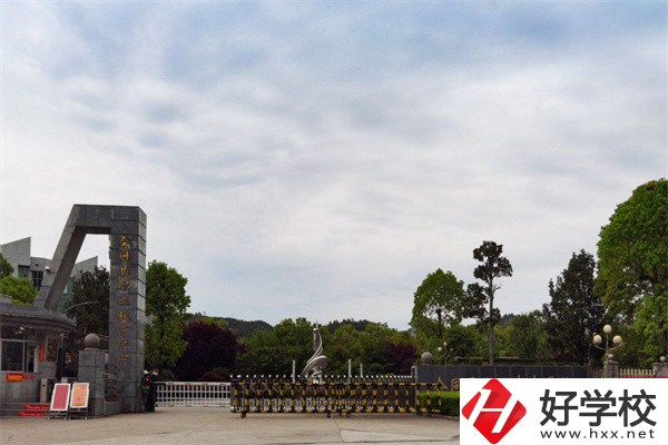 在懷化想學(xué)美術(shù)可以去什么中職？開設(shè)有什么專業(yè)？