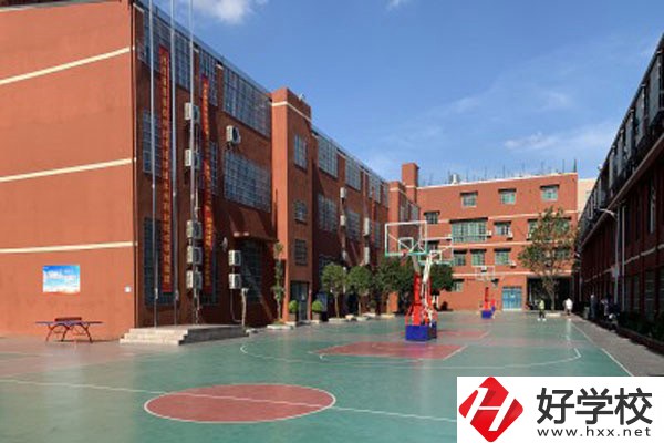 長(zhǎng)沙市英藍(lán)中等職業(yè)學(xué)校怎么樣？有沒(méi)有官網(wǎng)？