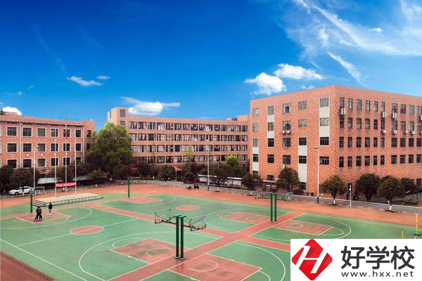 武岡市職業(yè)中專學(xué)?；@球場(chǎng)