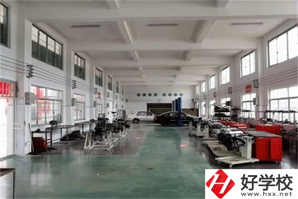 婁底重點(diǎn)中專(zhuān)有哪些？好進(jìn)嗎？