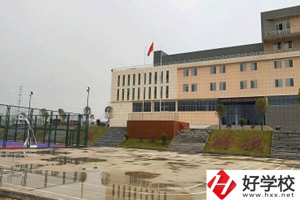 婁底環(huán)宇中職是公辦還是私立學(xué)校？有什么專業(yè)？