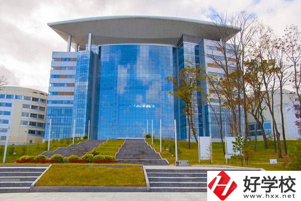 長沙哪些職校有直播電商服務專業(yè)？提供就業(yè)機會嗎？