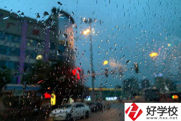 想學(xué)醫(yī)學(xué)專業(yè)，湖南有哪些中職學(xué)?？梢赃x?