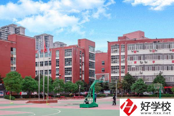 長沙中部鐵路航空中等職業(yè)學(xué)校有哪些特色專業(yè)？