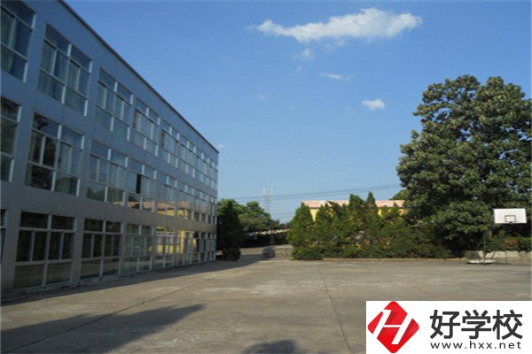 邵陽什么職校能學(xué)服裝設(shè)計？有什么報名方法？