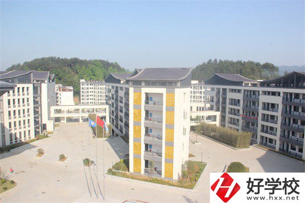 懷化有少數(shù)民族特色的中職有哪些？辦學條件怎么樣？