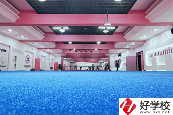 常德有哪些外語中職學(xué)校？開設(shè)有什么專業(yè)？