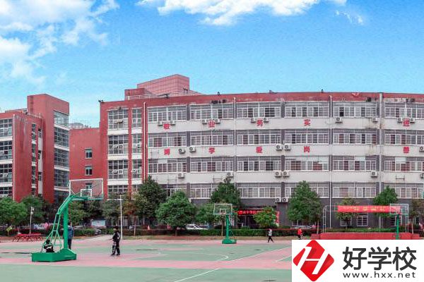 長沙中部鐵路航空學(xué)校的報(bào)名流程和要求是什么？