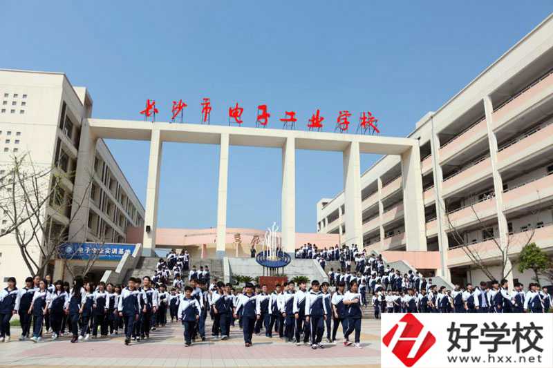 長沙市電子工業(yè)學(xué)校值得去嗎？實(shí)訓(xùn)條件怎么樣？