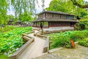 統(tǒng)招專升本考試在報(bào)考時(shí)，應(yīng)該先選擇專業(yè)還是先選擇學(xué)校？